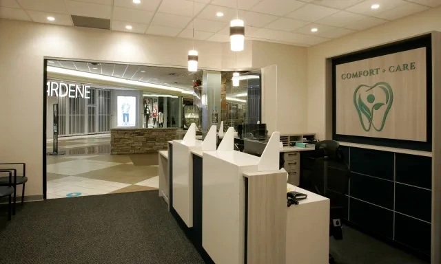 parkland-mall-dental-front-desk